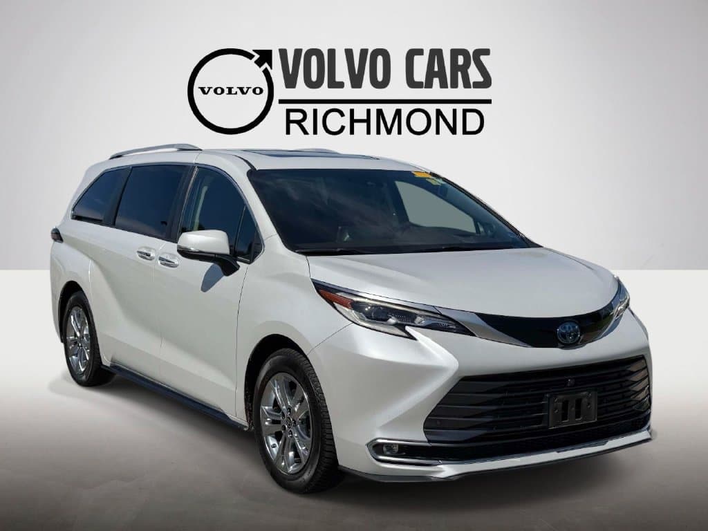 2022 Toyota Sienna Platinum — photo 1 of 26