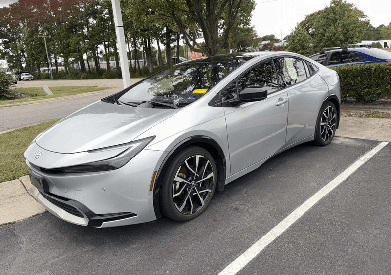 2023 Toyota Prius Prime XSE — photo 1 of 4