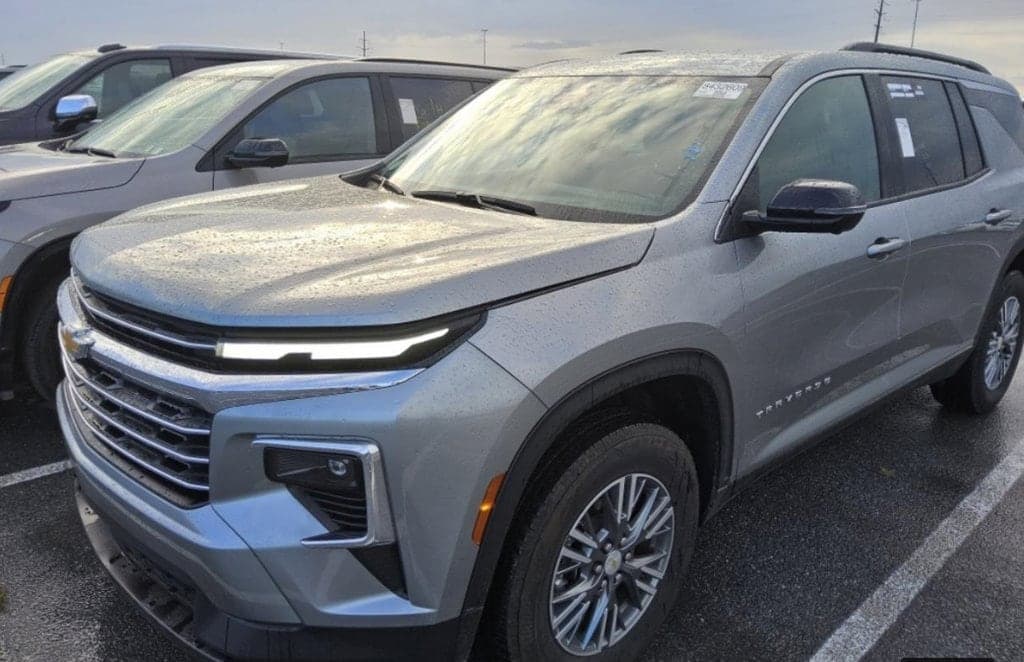 2026 Chevrolet Traverse FWD LT — photo 1 of 3
