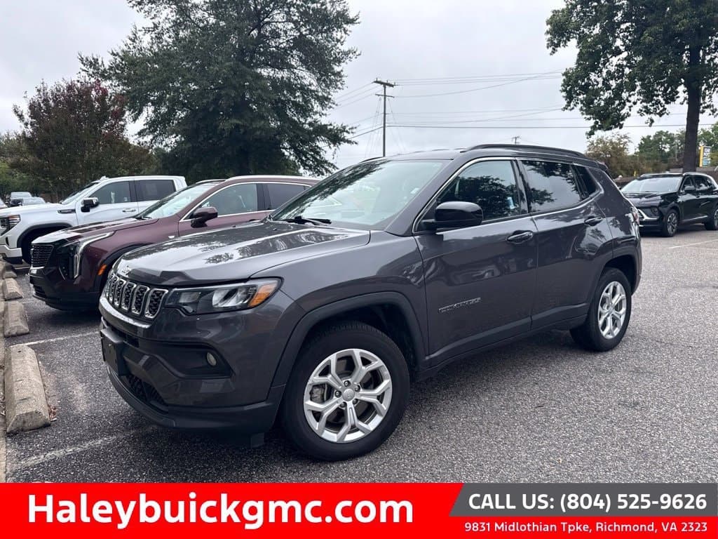 2024 Jeep Compass Latitude — photo 1 of 10