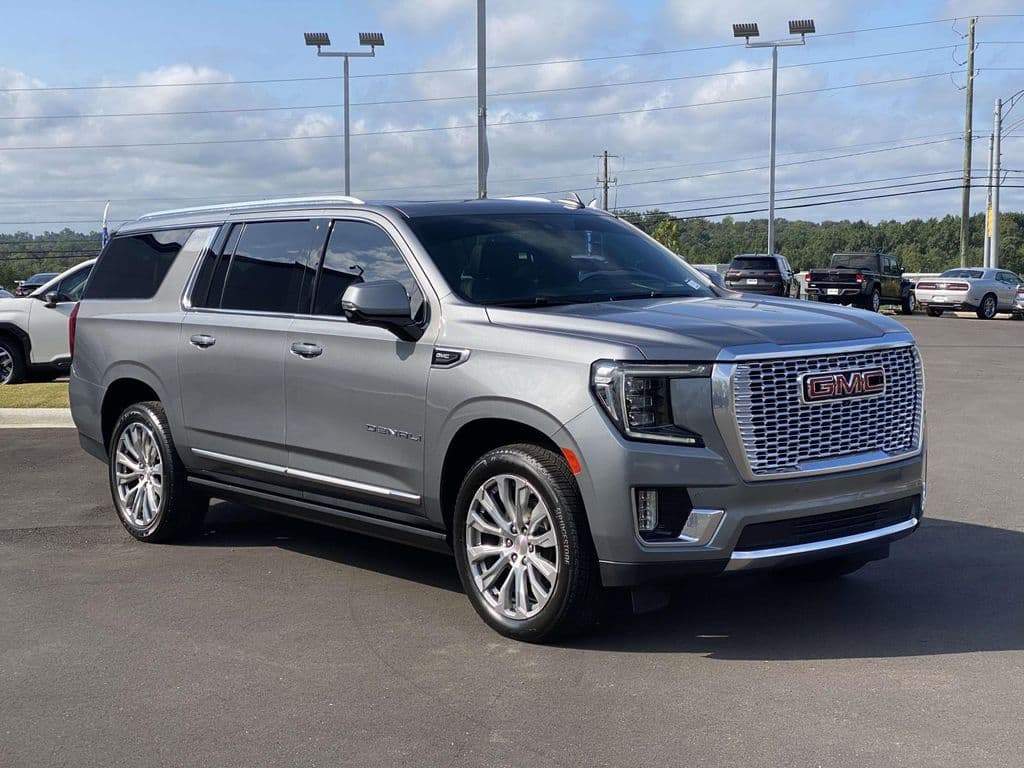 2022 GMC Yukon XL Denali — photo 1 of 28