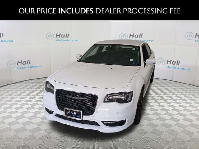 2022 Chrysler 300 Touring — photo 1 of 30