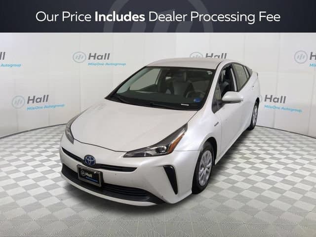 2021 Toyota Prius L Eco — photo 1 of 30