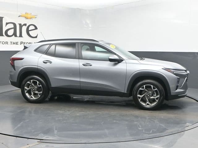 2025 Chevrolet Trax LT — photo 1 of 61