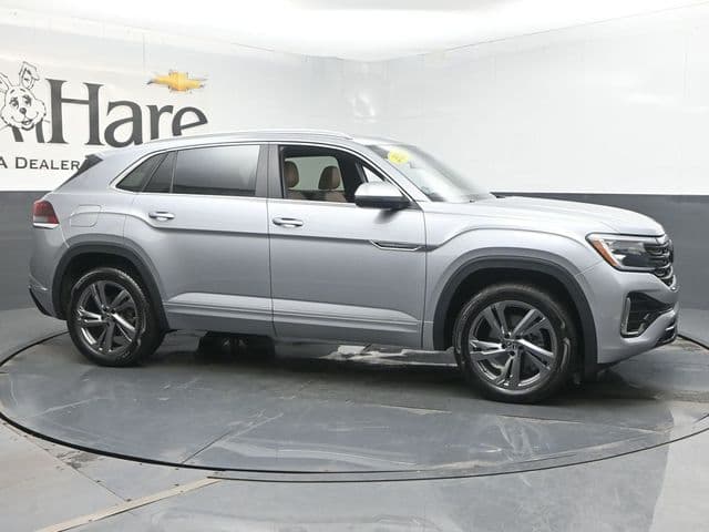2024 Volkswagen Atlas Cross Sport 2.0T SEL R-Line — photo 1 of 60