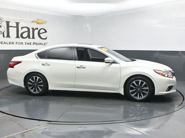 2017 Nissan Altima 2.5 SV — photo 1 of 61