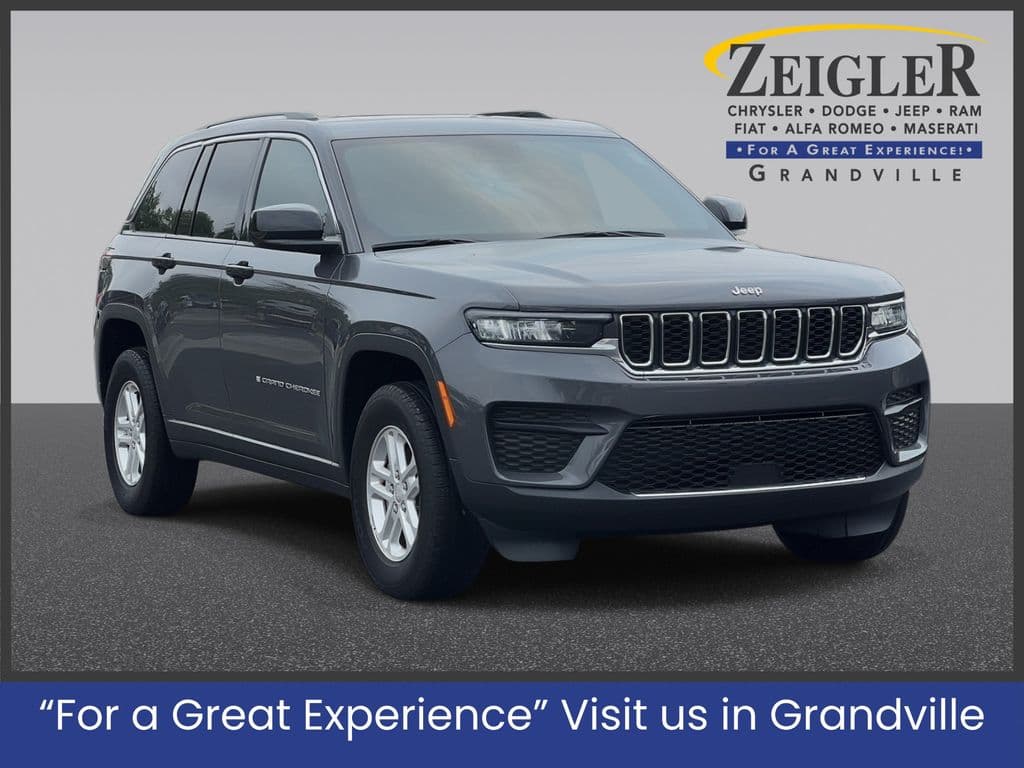 2023 Jeep Grand Cherokee Laredo — photo 1 of 37