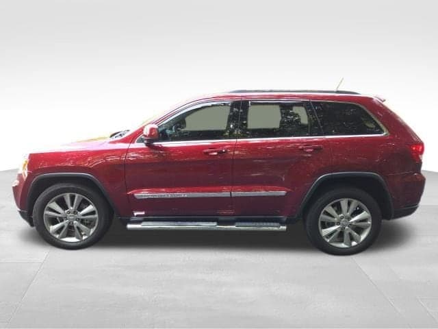 2013 Jeep Grand Cherokee Laredo — photo 1 of 38