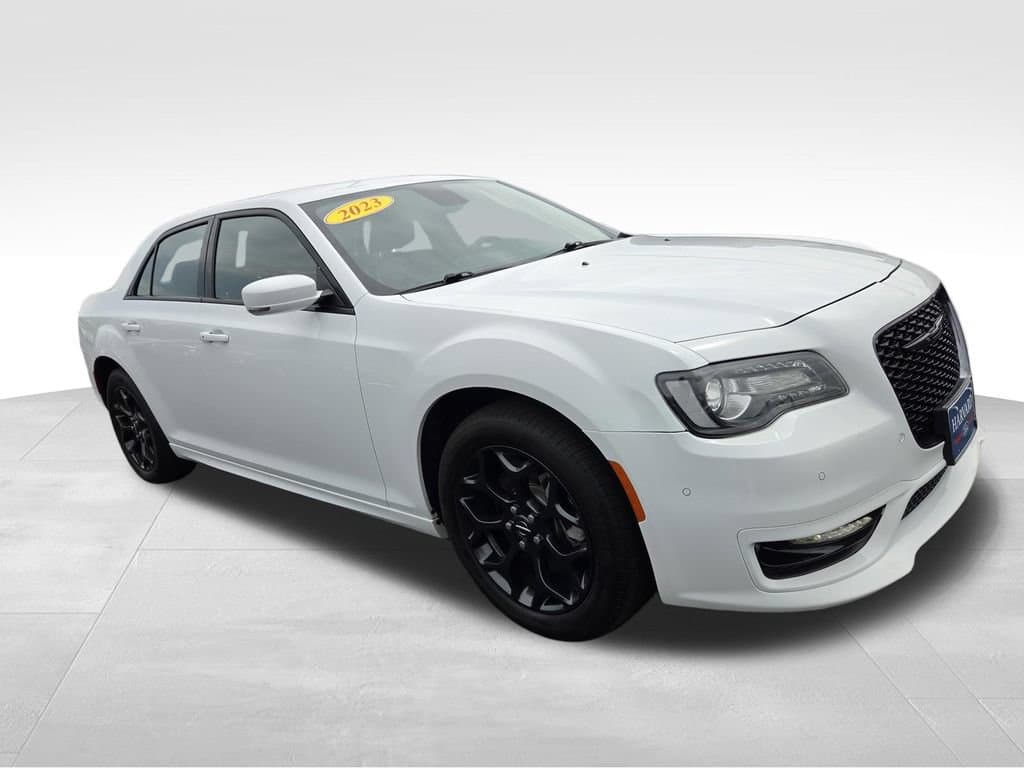 2023 Chrysler 300 Touring L — photo 1 of 37