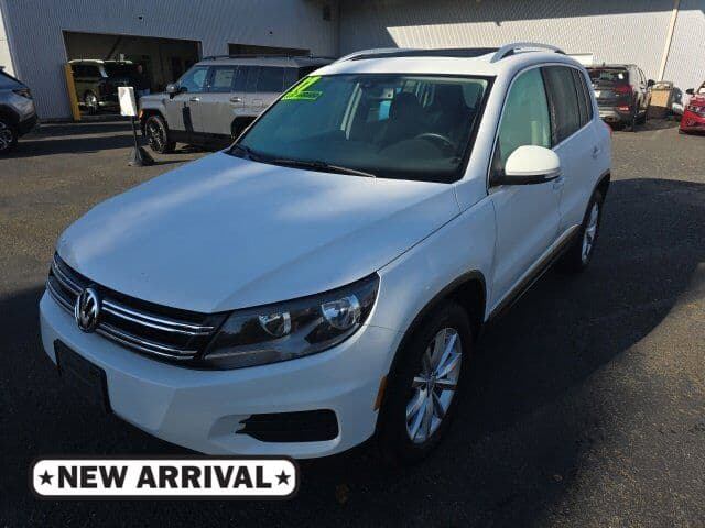 2017 Volkswagen Tiguan Base — photo 1 of 8