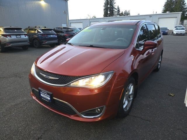 2018 Chrysler Pacifica Touring Plus — photo 1 of 8