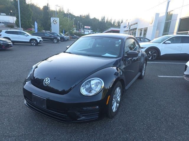 2018 Volkswagen Beetle 2.0T — photo 1 of 8