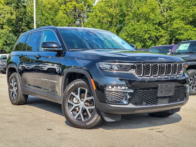 2023 Jeep Grand Cherokee Limited — photo 1 of 17