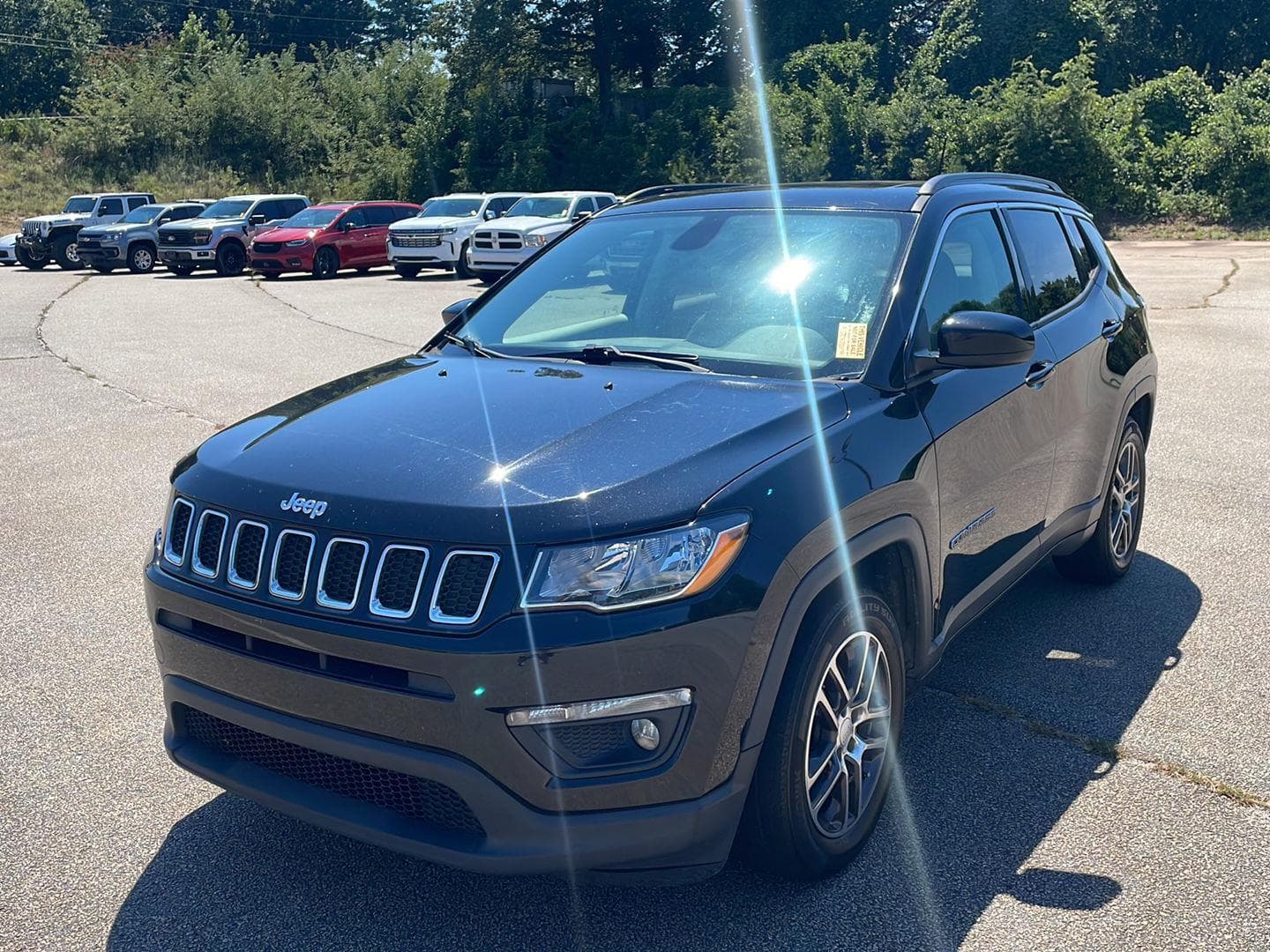 2019 Jeep Compass Latitude w/Sun/Wheel Pkg — photo 1 of 10