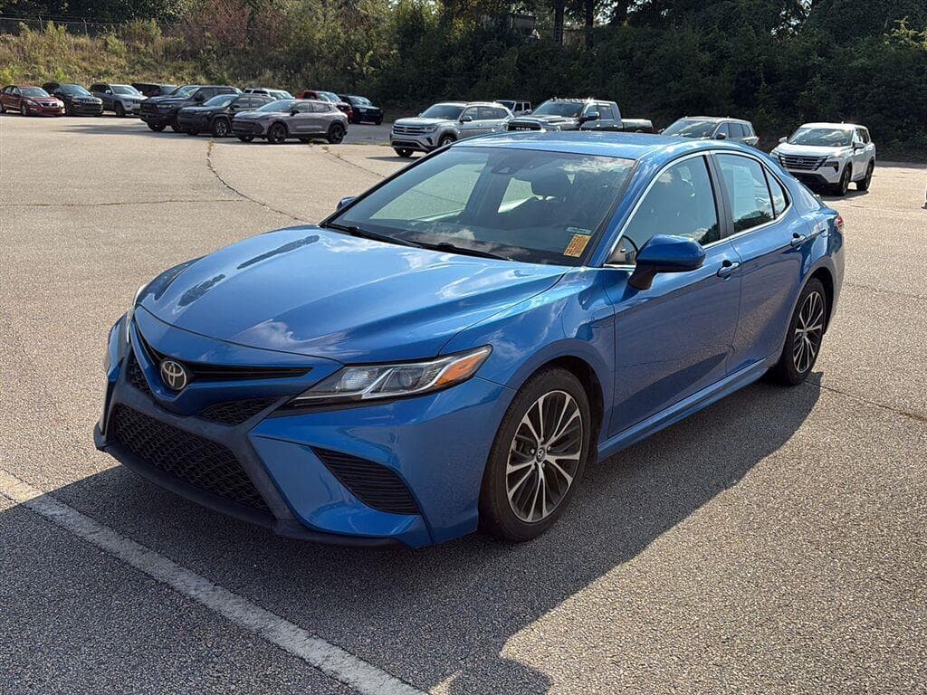 2019 Toyota Camry SE — photo 1 of 10