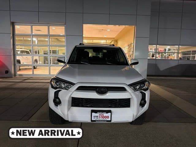 2022 Toyota 4Runner SR5 Premium — photo 1 of 8