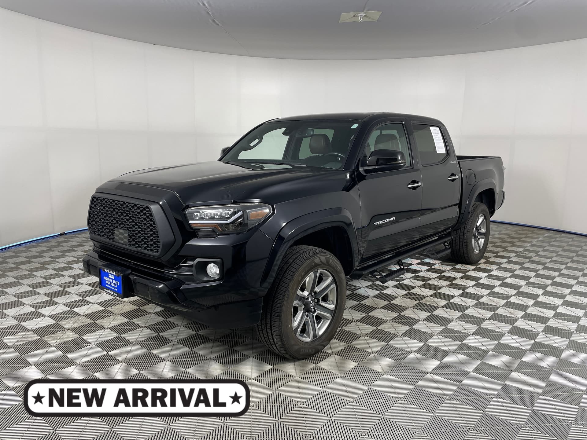 2019 Toyota Tacoma Limited V6 — photo 1 of 25