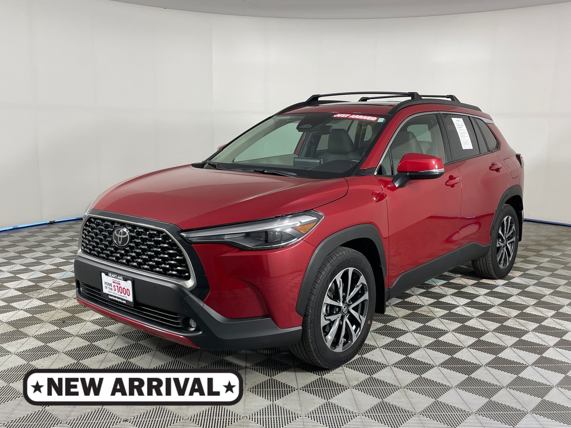 2024 Toyota Corolla Cross XLE — photo 1 of 19