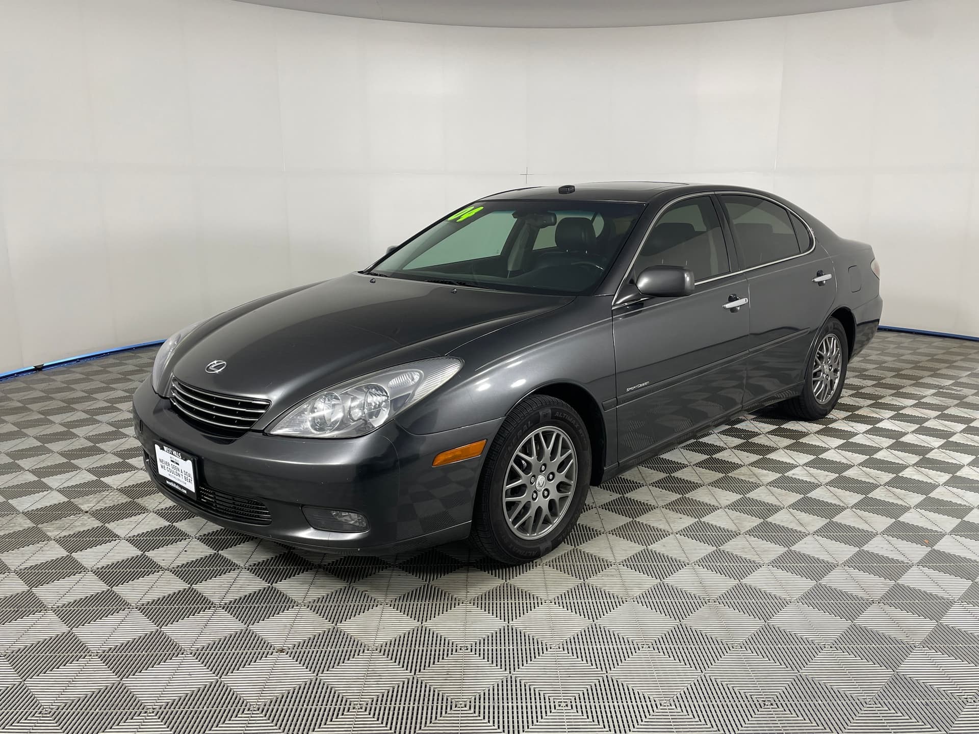 2004 Lexus ES 330 Base — photo 1 of 27