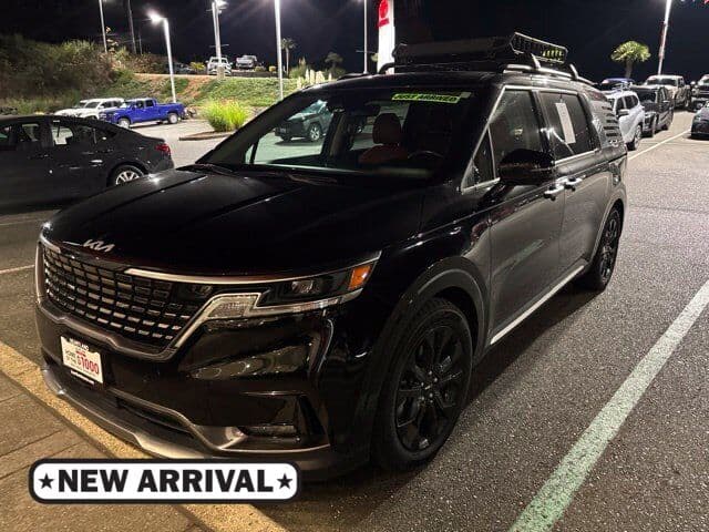 2023 Kia Carnival SX — photo 1 of 8