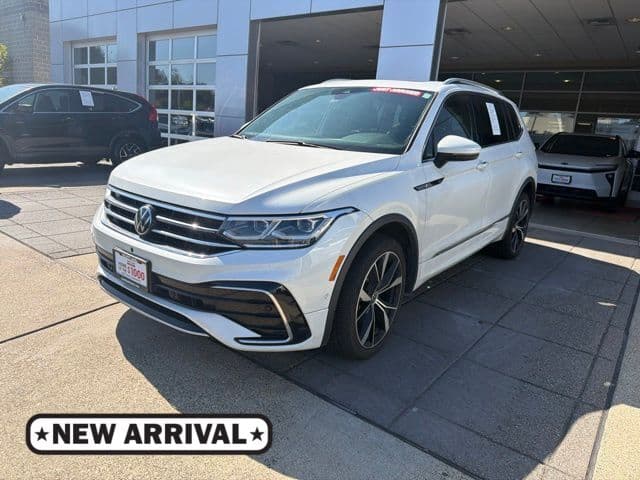 2024 Volkswagen Tiguan SEL R-Line — photo 1 of 8