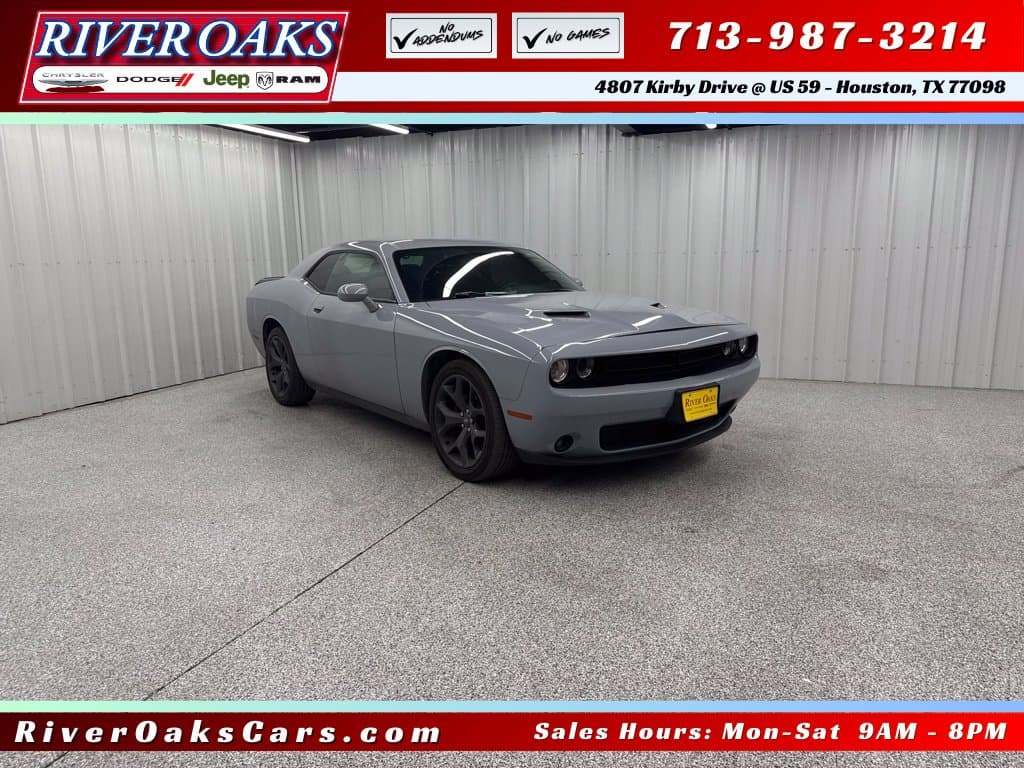 2020 Dodge Challenger SXT — photo 1 of 8