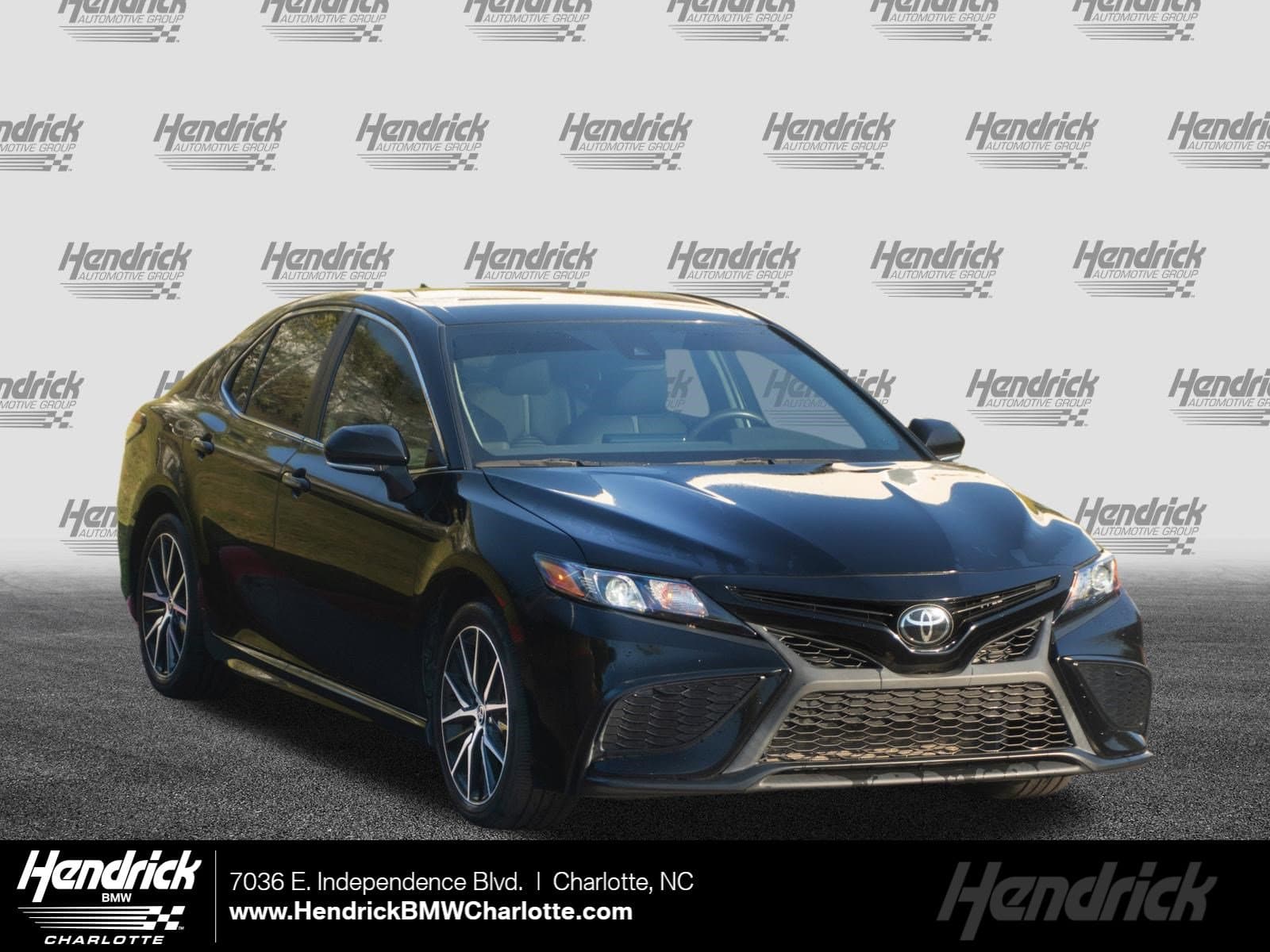 2024 Toyota Camry SE — photo 1 of 34