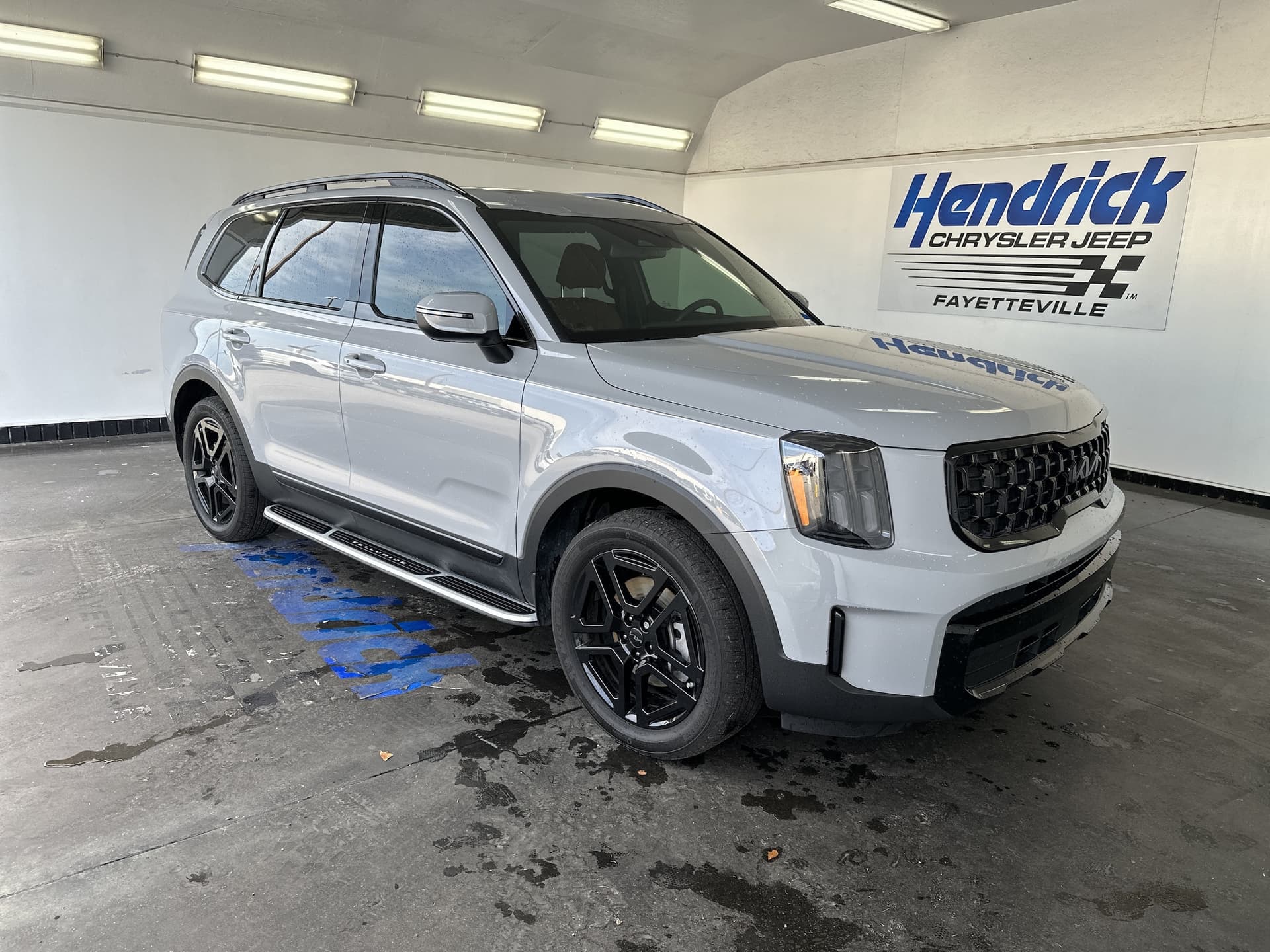 2025 Kia Telluride EX X-Line — photo 1 of 37