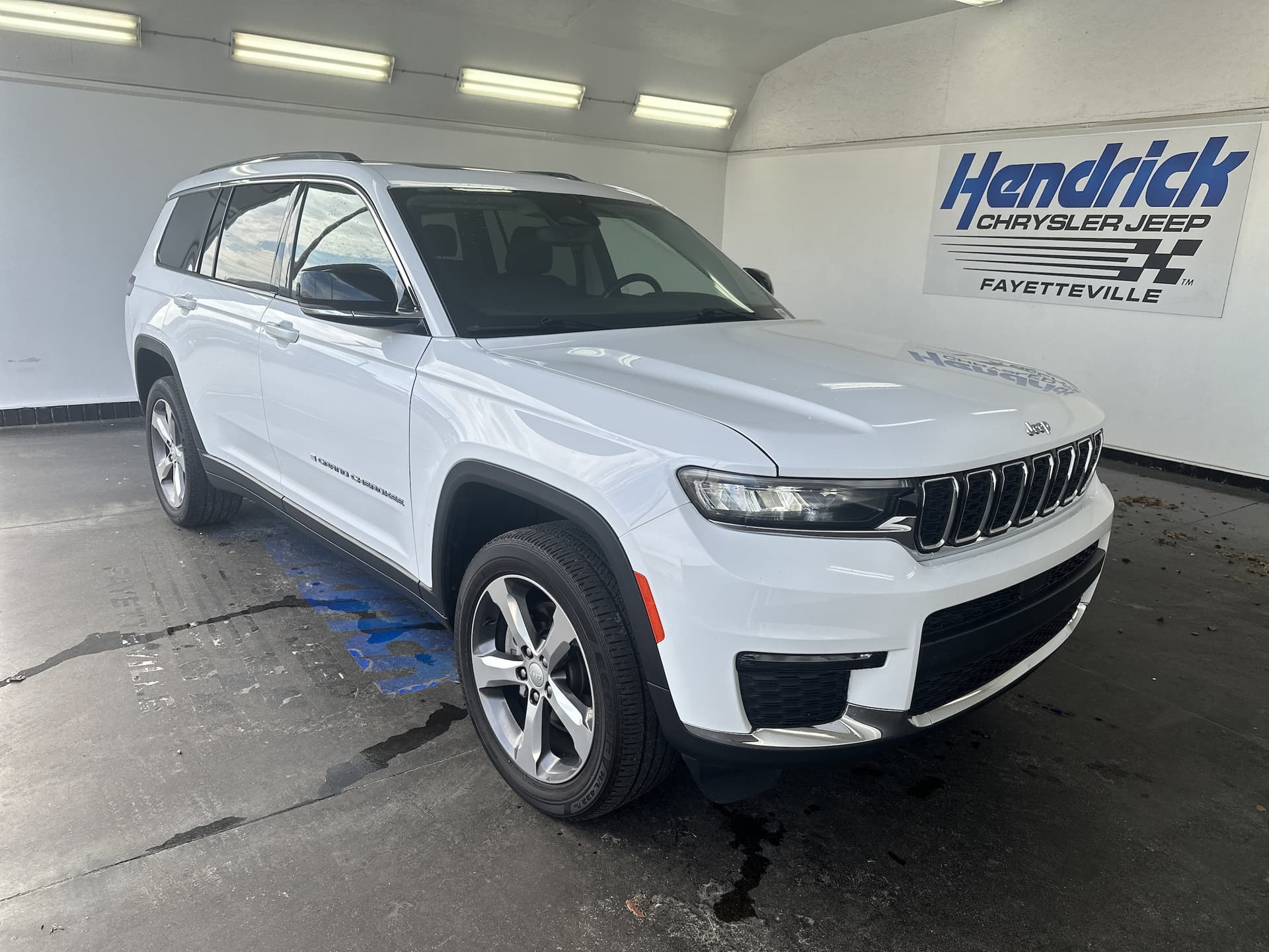 2022 Jeep Grand Cherokee L Limited — photo 1 of 36