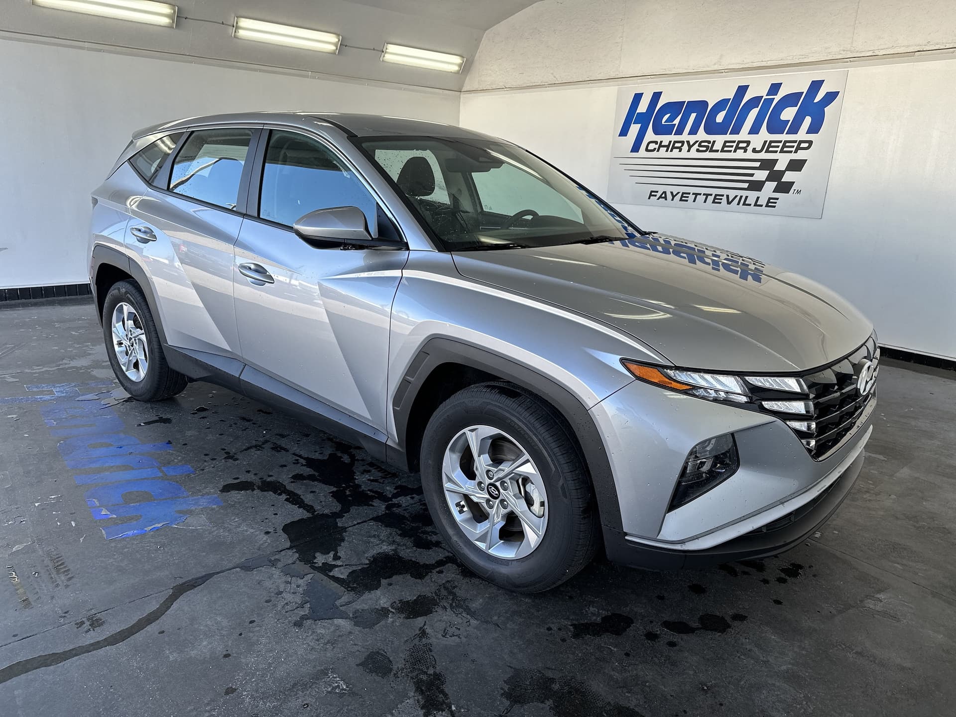 2023 Hyundai Tucson SE — photo 1 of 30