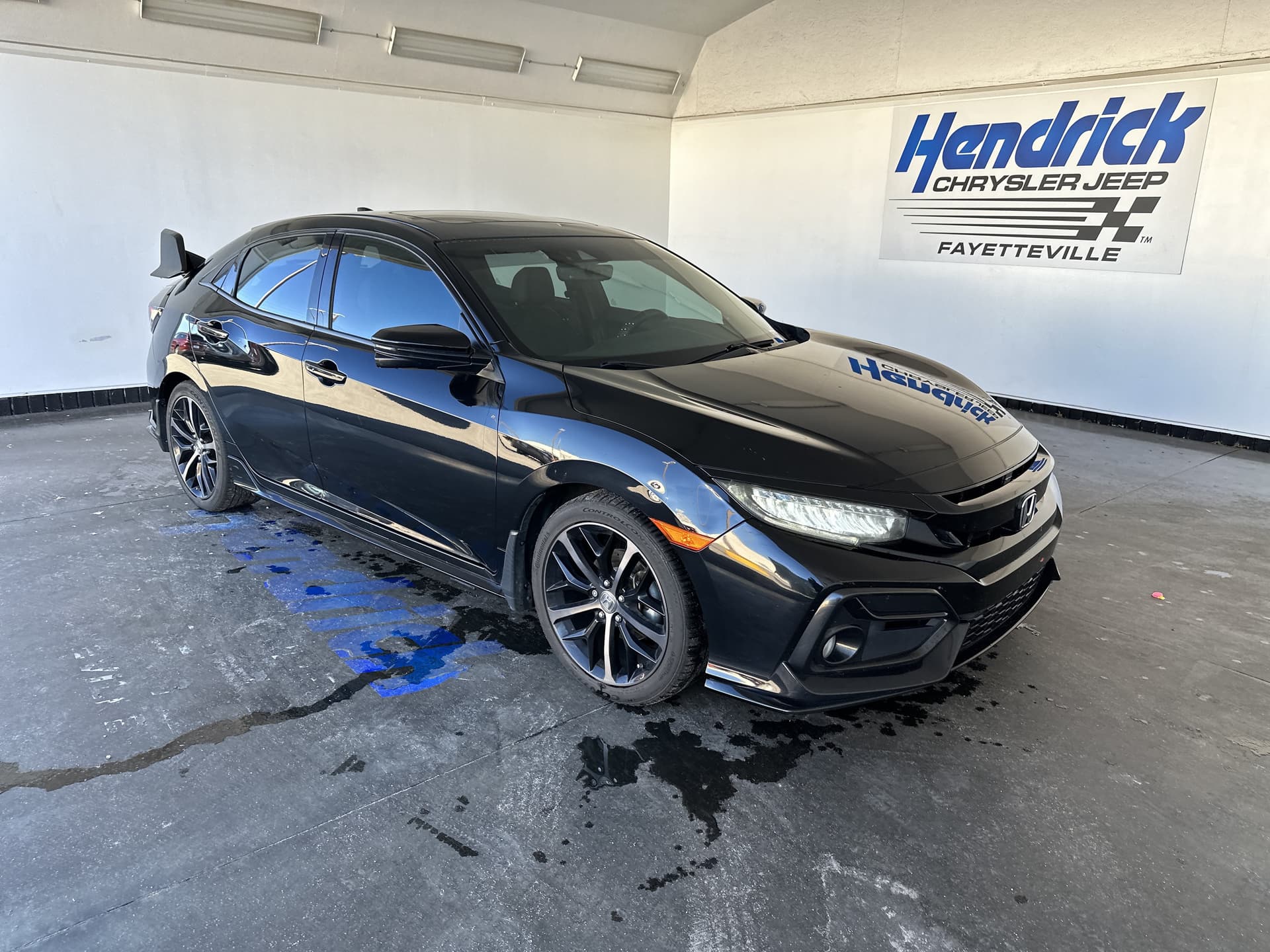 2020 Honda Civic Hatchback Sport Touring — photo 1 of 32