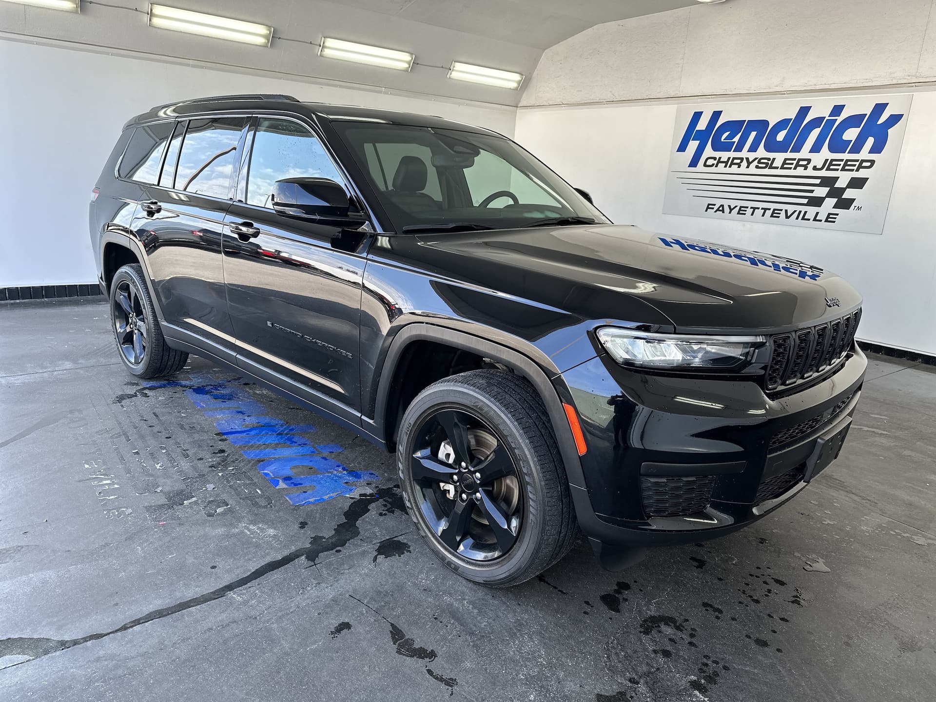 2023 Jeep Grand Cherokee L Altitude — photo 1 of 34
