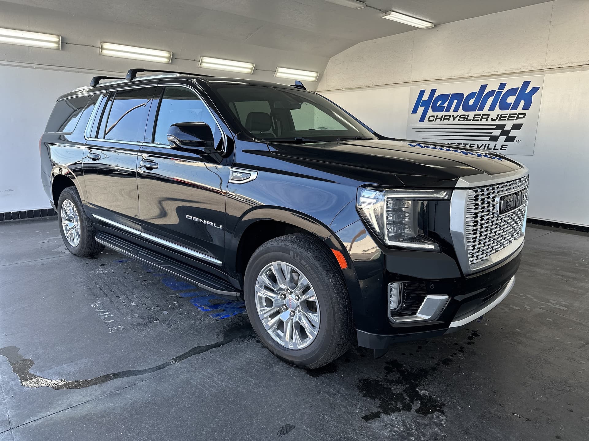 2021 GMC Yukon XL Denali — photo 1 of 34