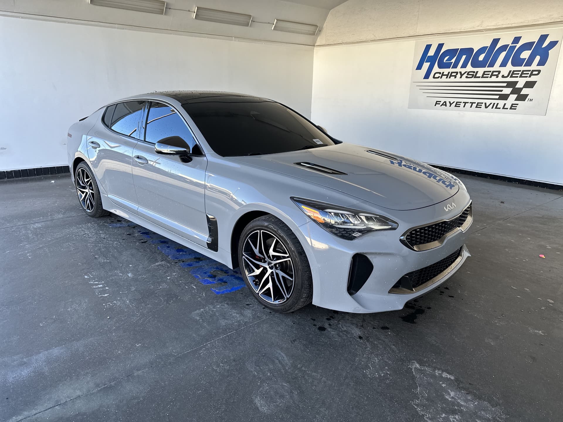 2023 Kia Stinger GT-Line — photo 1 of 36