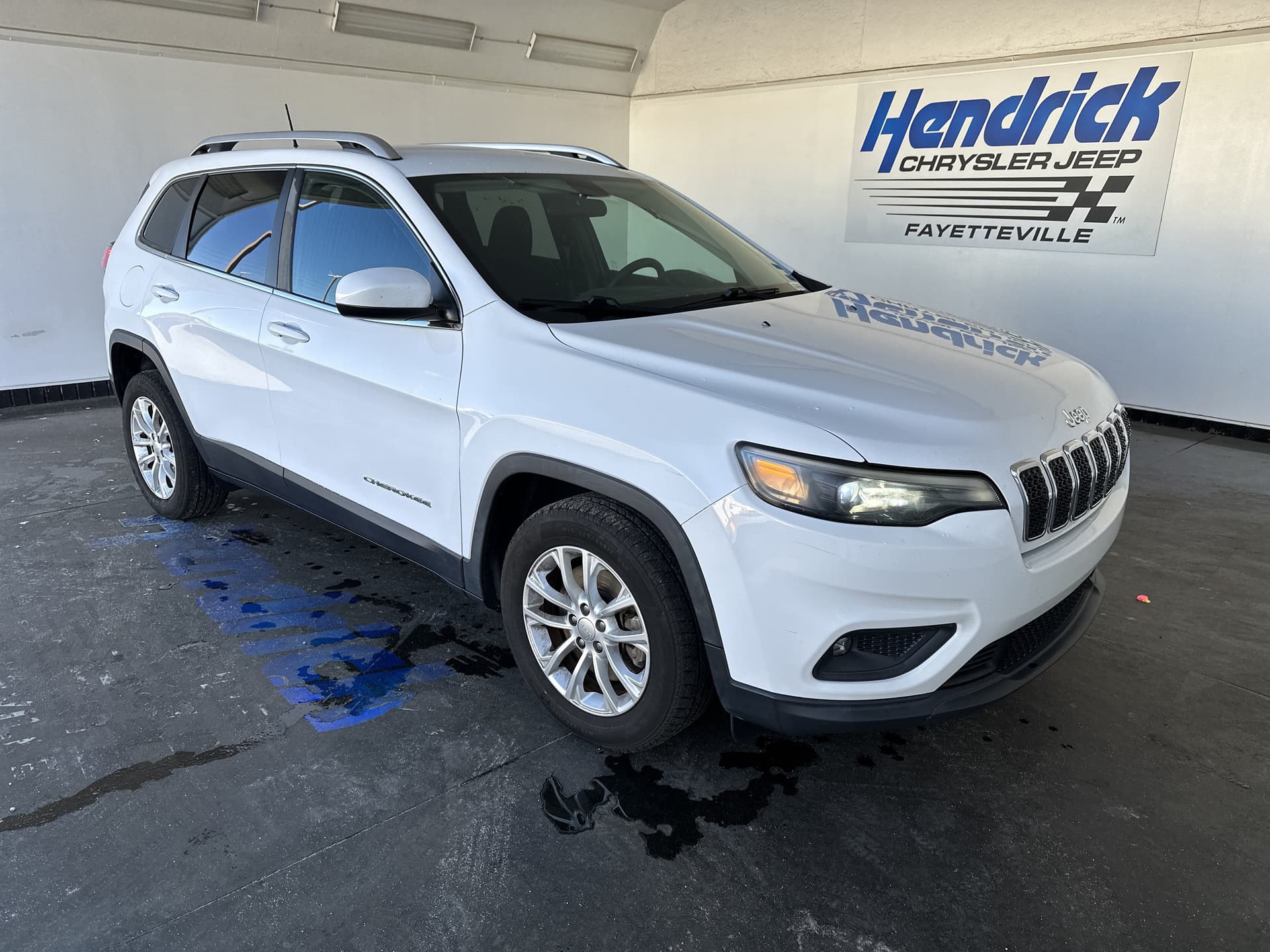 2019 Jeep Cherokee Latitude — photo 1 of 16