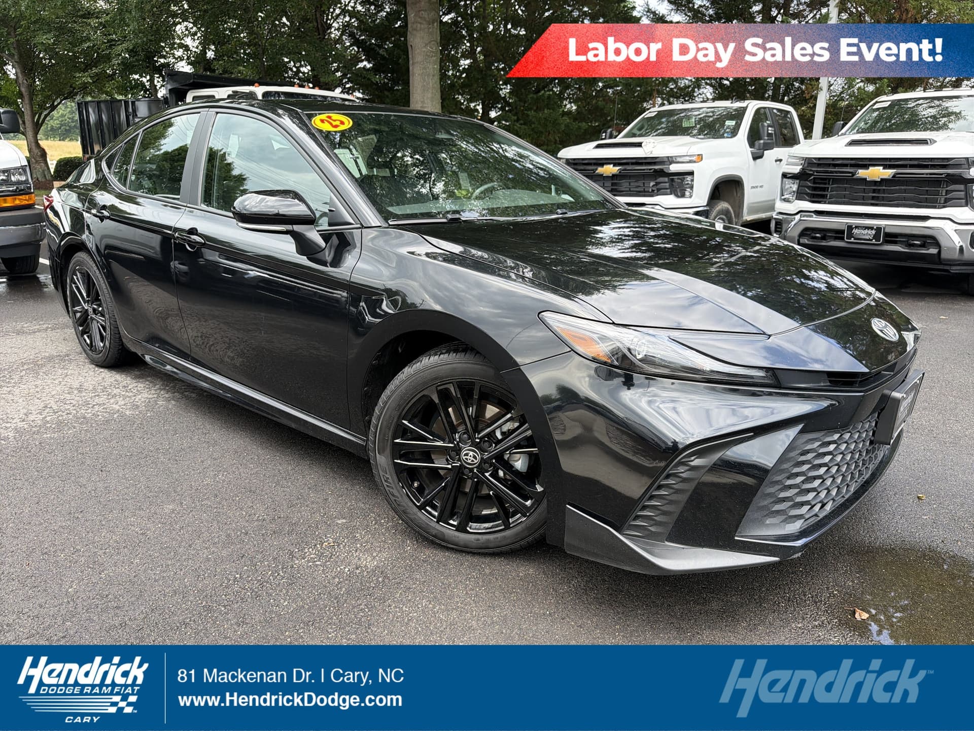 2025 Toyota Camry SE — photo 1 of 37