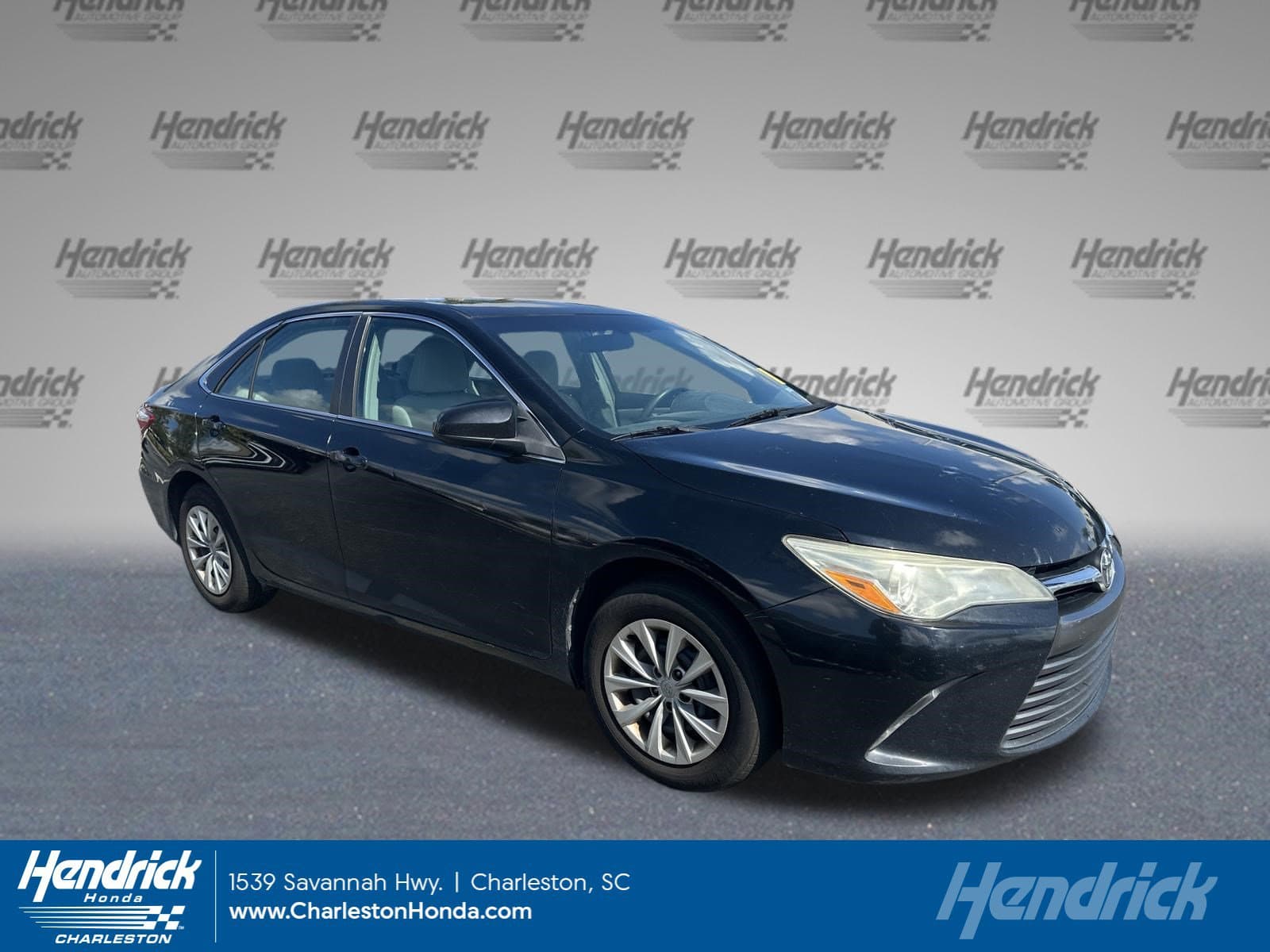 2016 Toyota Camry LE — photo 1 of 11