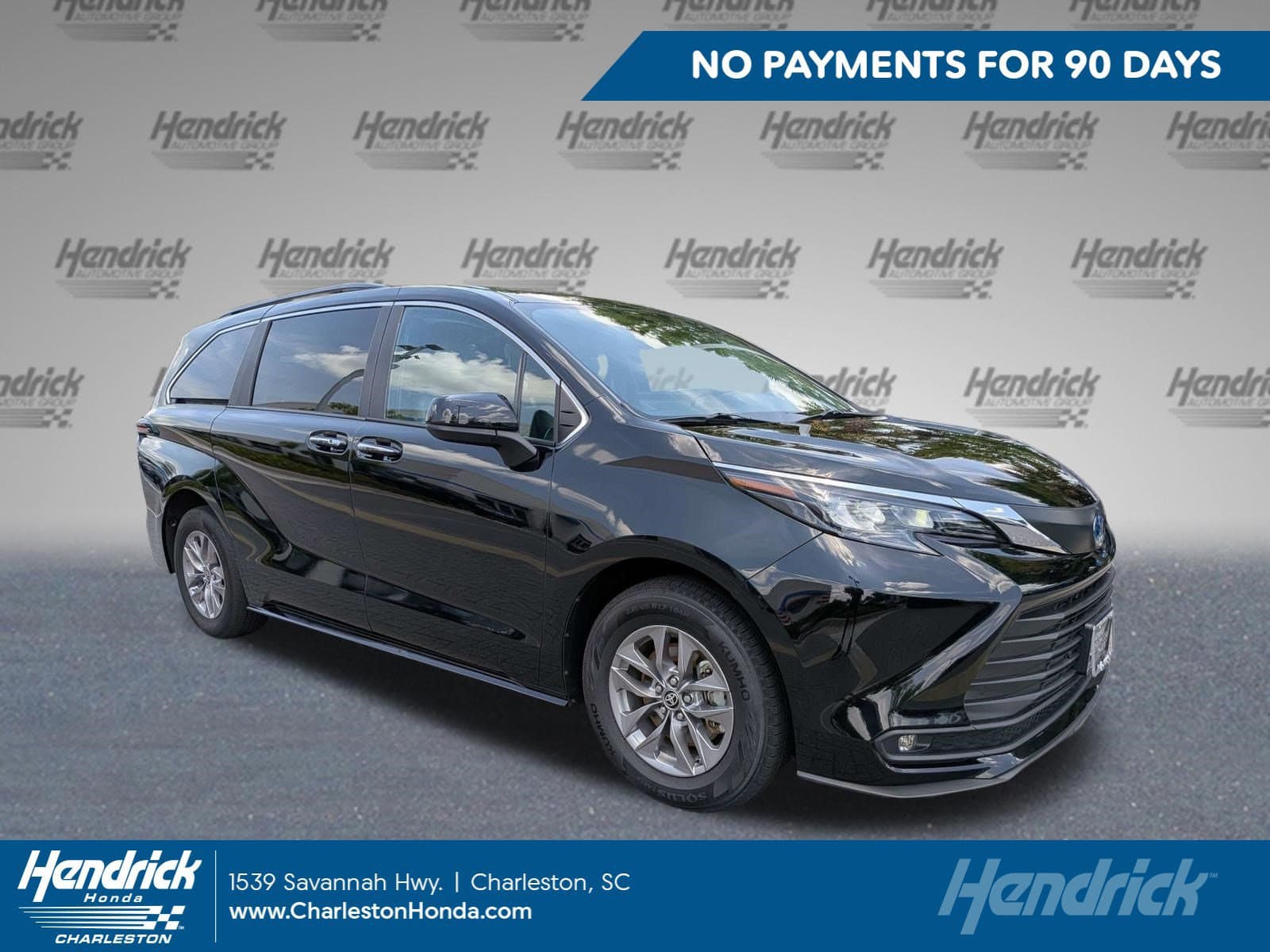 2025 Toyota Sienna XLE — photo 1 of 42
