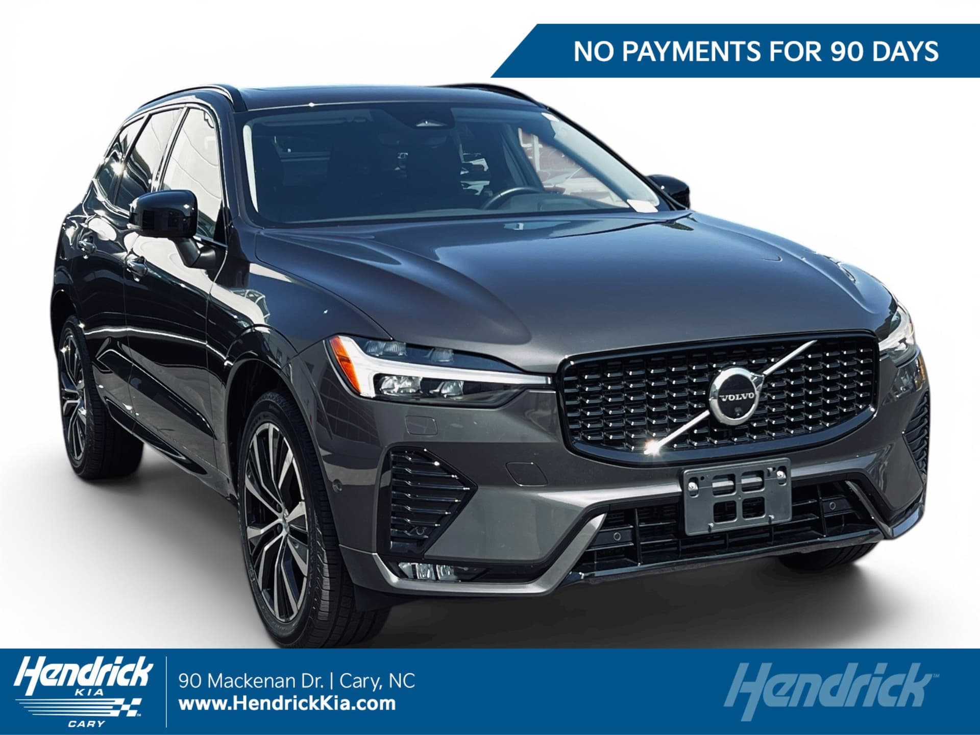 2023 Volvo XC60 Plus Dark Theme — photo 1 of 36