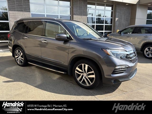 2017 Honda Pilot Elite — photo 1 of 36