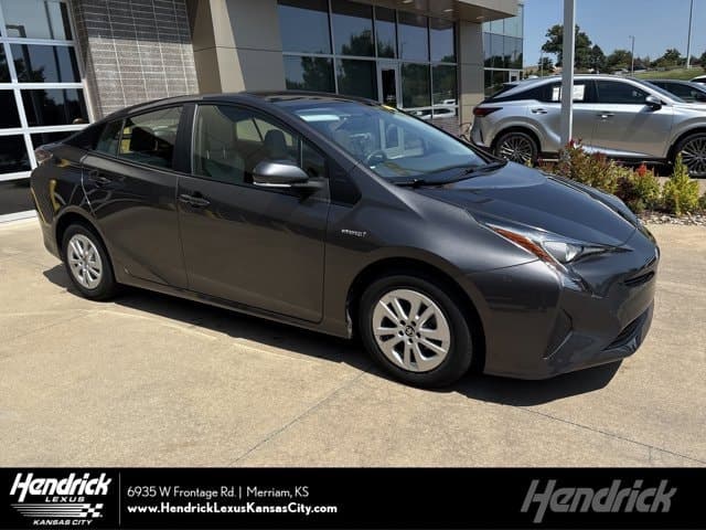 2016 Toyota Prius Two — photo 1 of 33