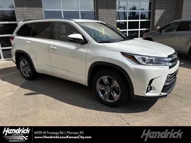 2019 Toyota Highlander Limited Platinum — photo 1 of 36