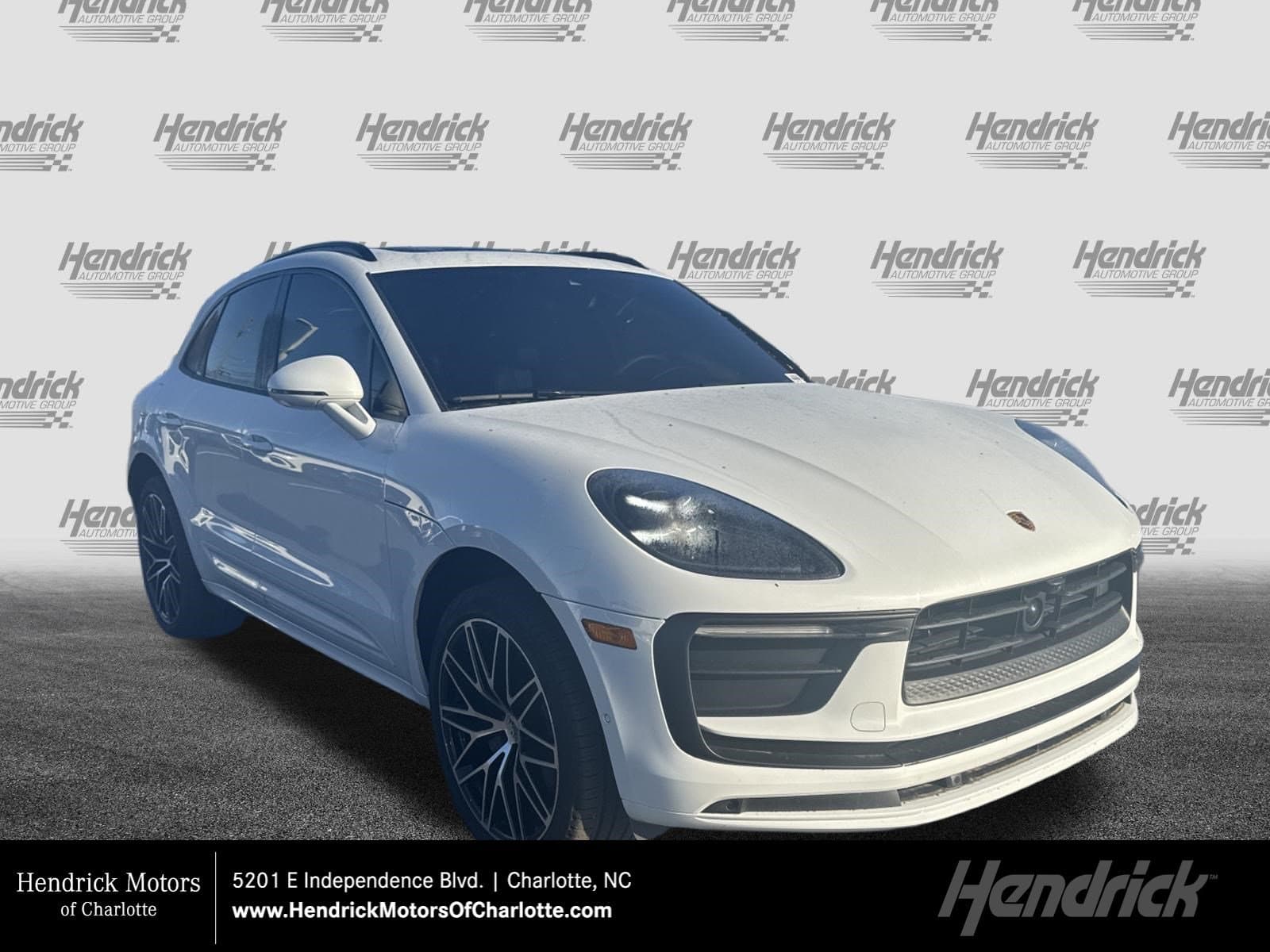 2025 Porsche Macan Base — photo 1 of 38