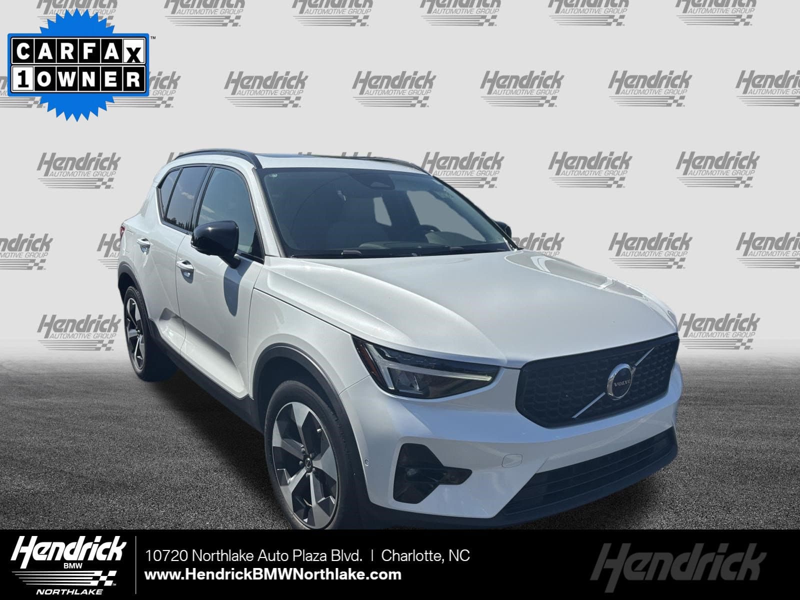 2023 Volvo XC40 Plus Dark Theme — photo 1 of 38