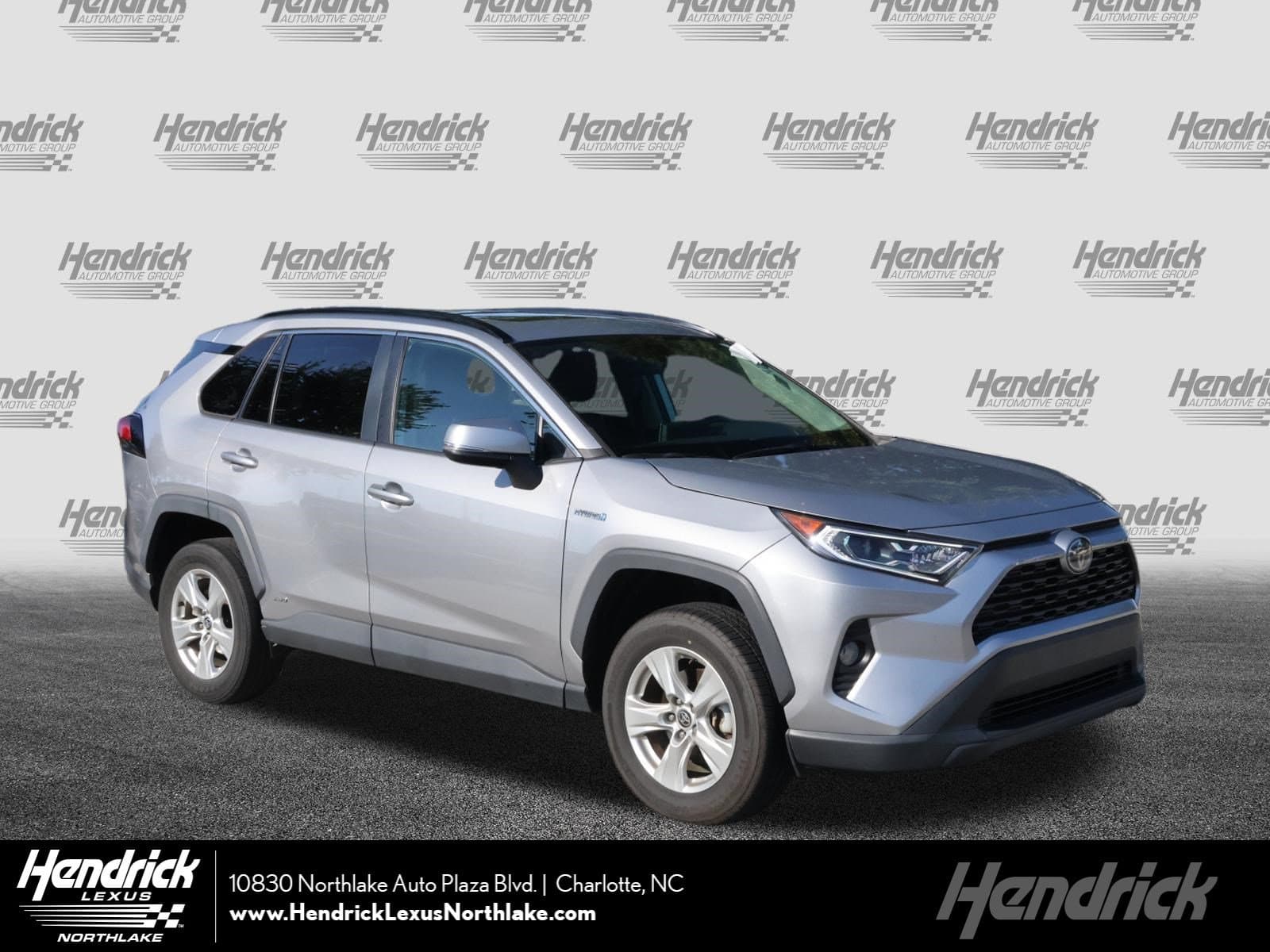 2021 Toyota RAV4 Hybrid XLE — photo 1 of 34