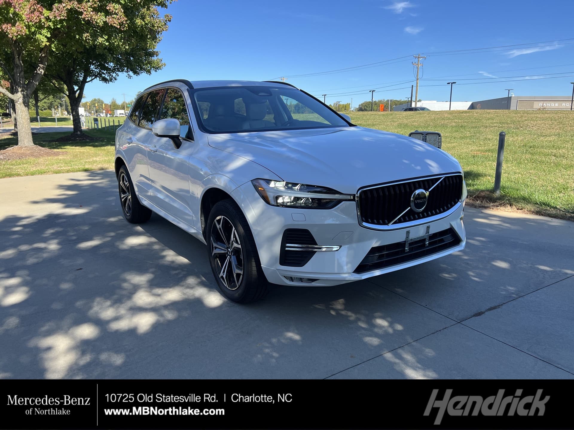 2022 Volvo XC60 Momentum — photo 1 of 38