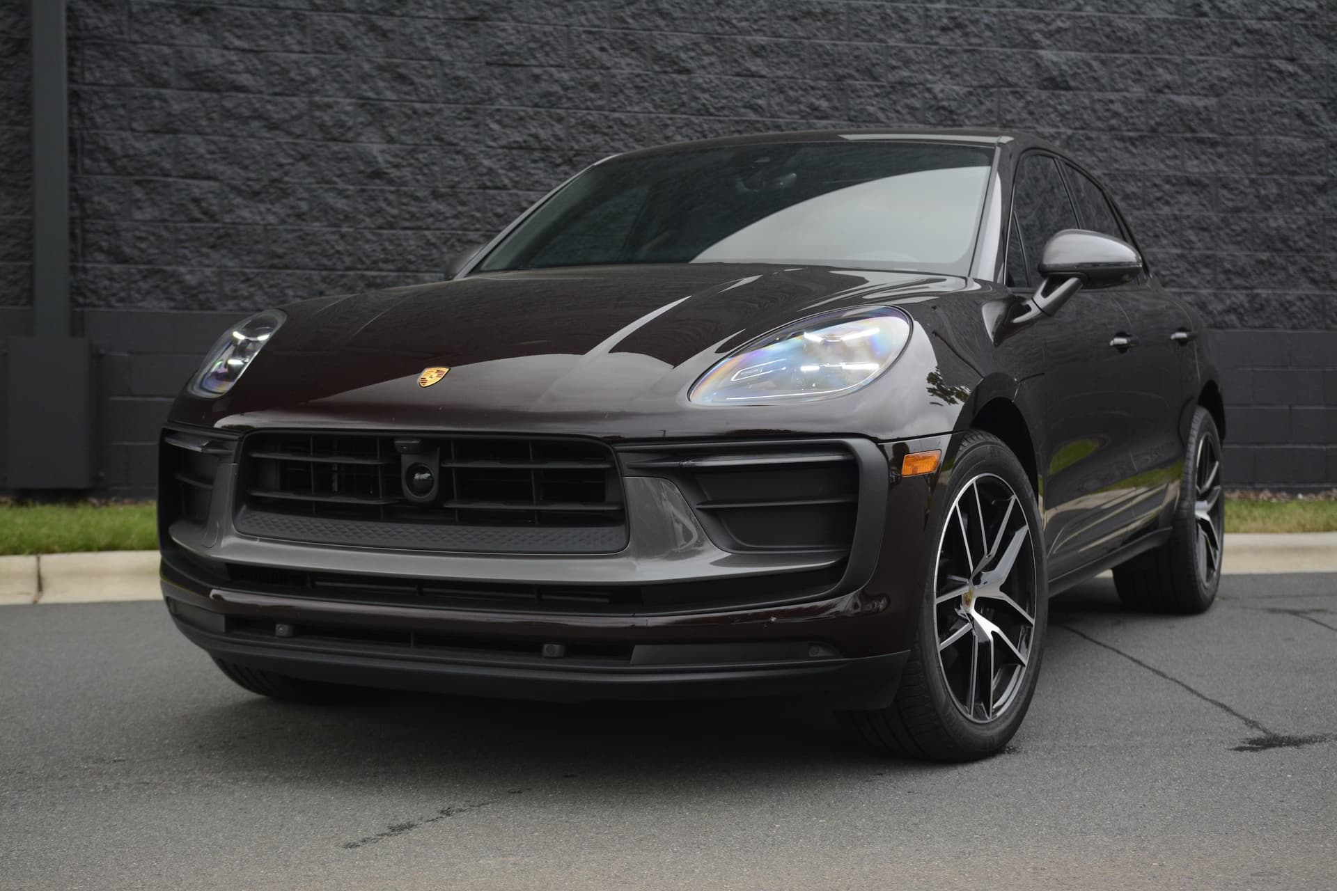 2026 Porsche Macan T — photo 1 of 41