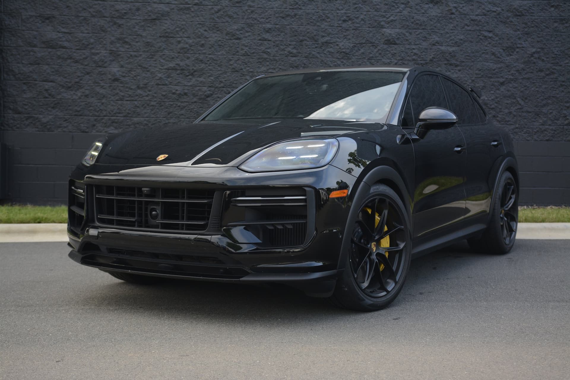 2024 Porsche Cayenne Coupe Turbo GT — photo 1 of 43