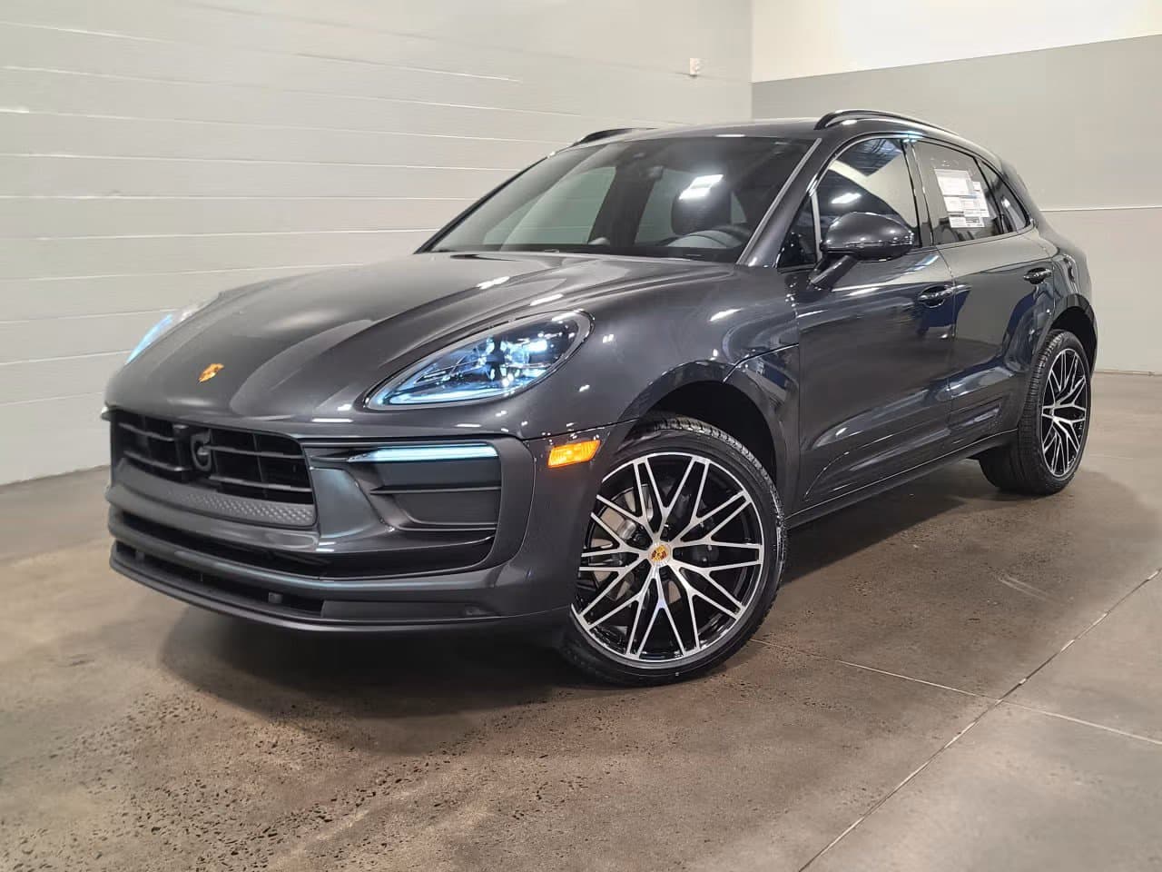 2026 Porsche Macan Base — photo 1 of 5