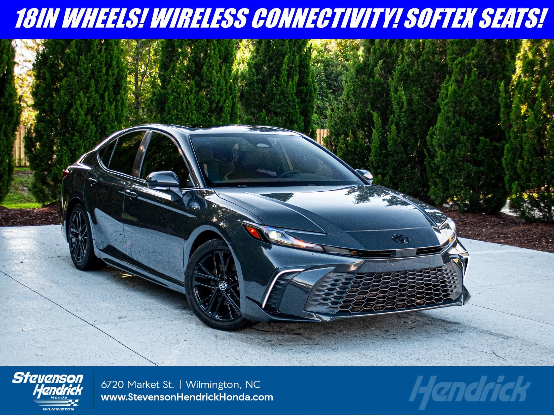 2025 Toyota Camry SE — photo 1 of 11